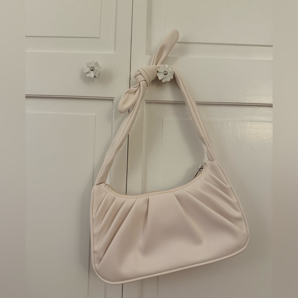 Elegant Cream Shoulder Bag
